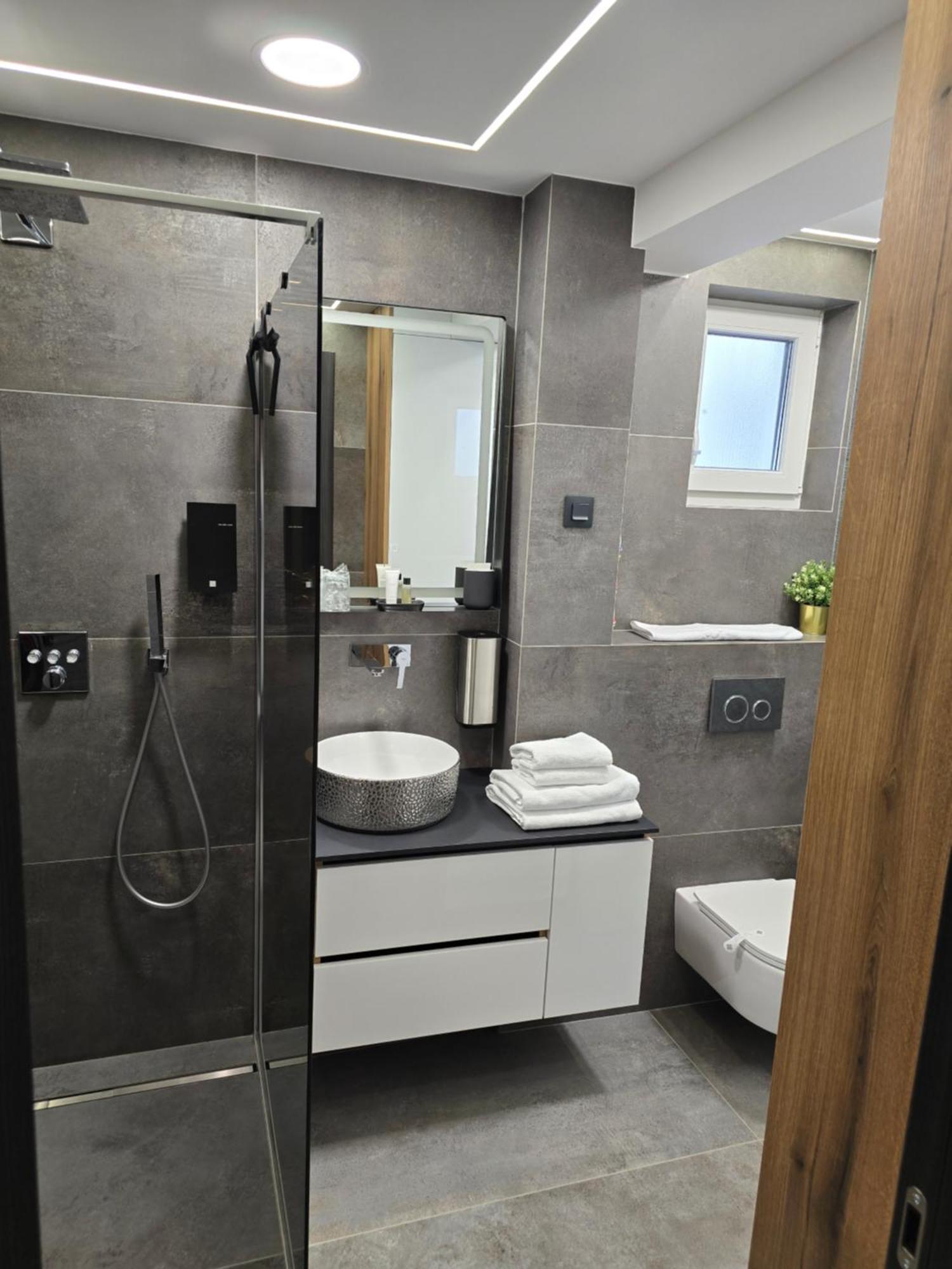 Ferienwohnung Osijek Luxury Center - Self Check In, Free Private Parking, Ulica Ivana Gundulica 82 Exterior foto